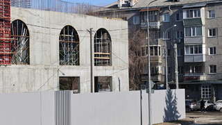 Стройка нового ЦУМа, апрель 2026 года / Фото: Екатерина Смолихина / amic.ru