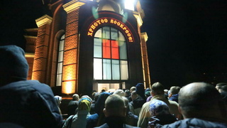 Пасхальное богослужение в Александро-Невском кафедральном соборе / Фото: Екатерина Смолихина / amic.ru