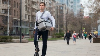 Доставка еды, курьер / Изображение сгенерировано GigaChat от Сбера / amic.ru