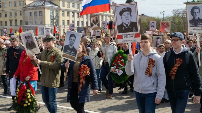 Бессмертный полк, 9 Мая, День Победы / Изображение сгенерировано GigaChat от Сбера / amic.ru