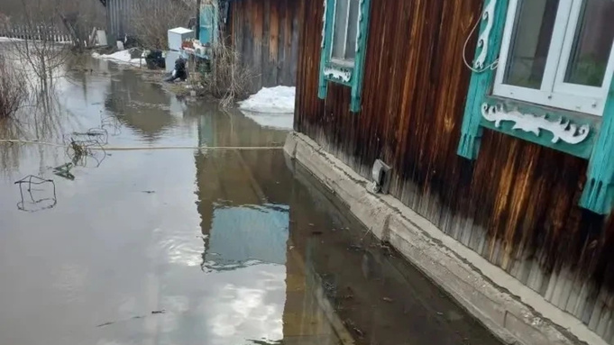 Паводок / Фото: предоставлено amic.ru местными жителями