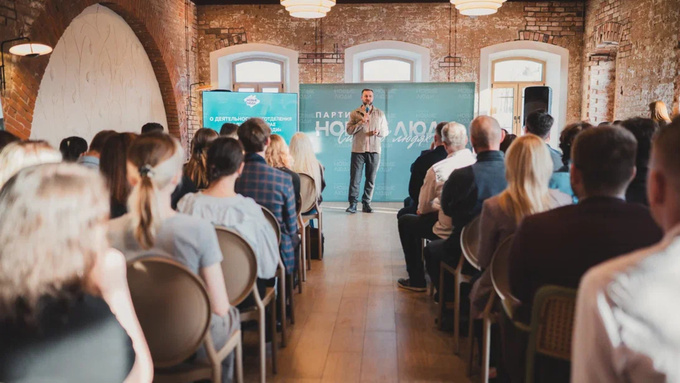 Вручение партийных билетов / Фото: 