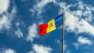 Флаг Молдавии / Фото: unsplash.com / Sasha Pleshco