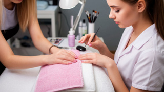 Маникюр / Изображение сгенерировано "Шедеврум" от ИИ YandexART / amic.ru