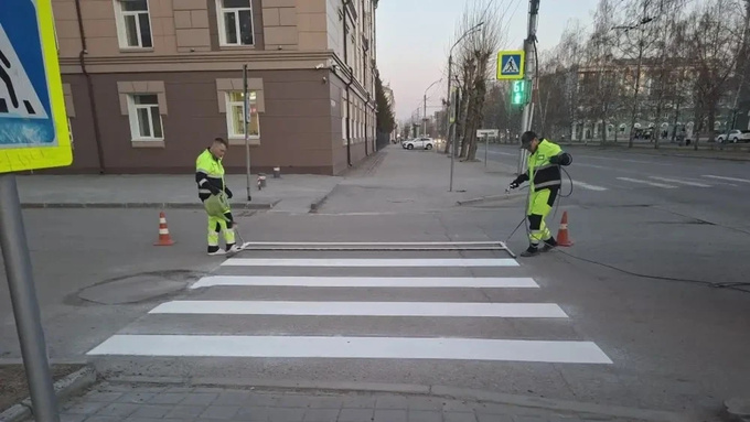 В Барнауле наносят дорожную разметку / Фото: barnaul.org