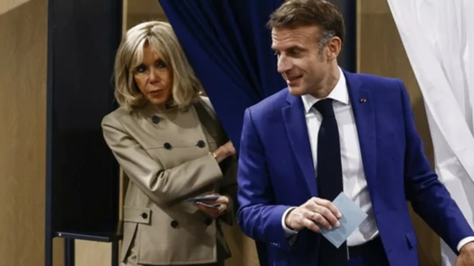 Эммануэль Макрон и Брижит Макрон / Фото: EPA/YARA NARDI / POOL MAXPPP OUT / ТАСС