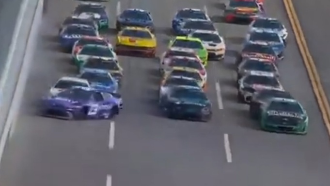 Момент аварии попал на камеру / Фото: стоп-кадр с видео 