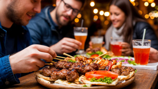 Шашлыки / Изображение сгенерировано "Шедеврум" от ИИ YandexART / amic.ru