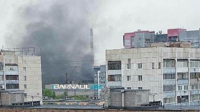 Пожар в производственном здании / Фото: Barnaul 22