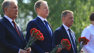 Возложение цветов / Фото: Екатерина Смолихина/ amic.ru
