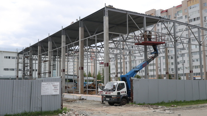 Строительство нового ТЦ на Малахова в Барнауле / Фото: amic.ru