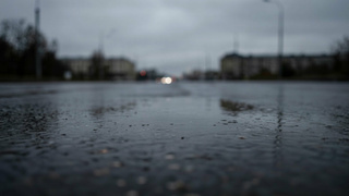 Пасмурно в городе / Изображение сгенерировано нейросетью Алиса AI / amic.ru