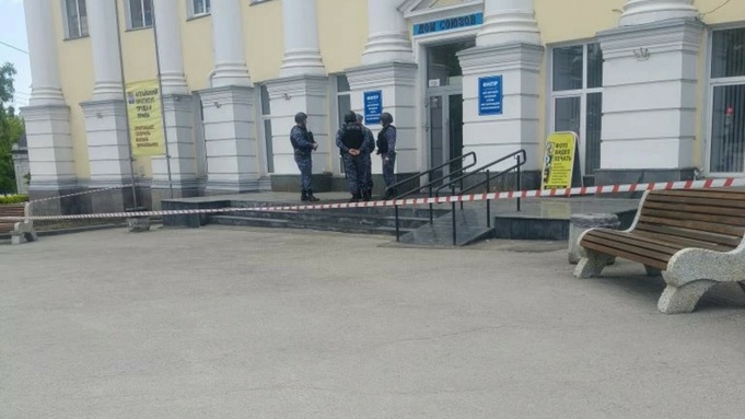 Дом союзов после сообщения о "минировании" / Фото: читатель amic.ru