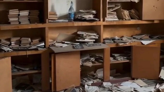 Заброшенная библиотека в Барнауле / Фото: скриншот видео
