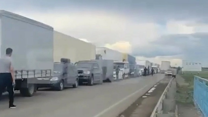 Пробка на границе России и Казахстана / Фото: скриншот видео