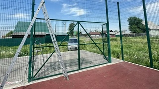 Подростка насмерть придавило футбольными воротами / Фото: алтайский СК