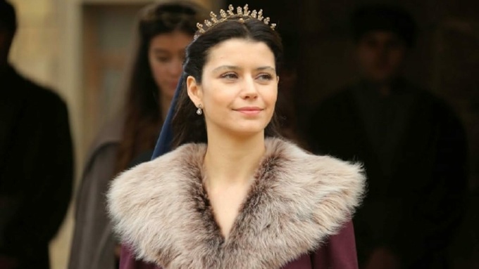 Берен Саат в сериале "Великолепный век. Империя Кесем" / Фото: кадр из сериала