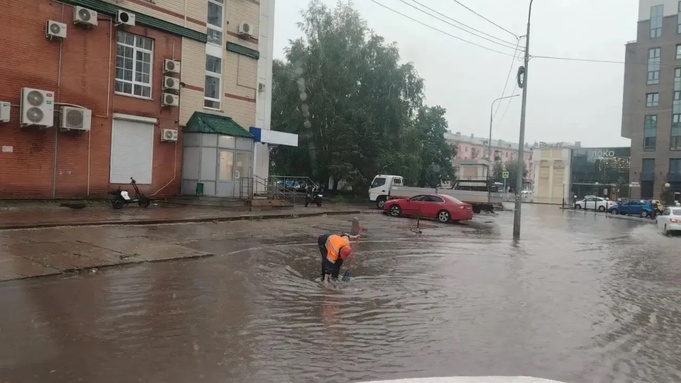 Из‑за сильного дождя в Барнауле образовались скопления воды / Фото: мэрия Барнаула