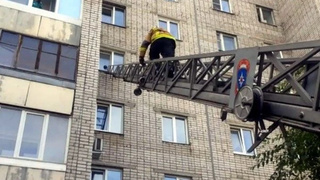 Спасение ребенка / Фото: ГУ МЧС России по Алтайскому краю