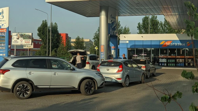 Очередь на заправку / Фото: amic.ru