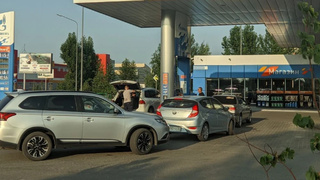 Очередь на заправку / Фото: amic.ru