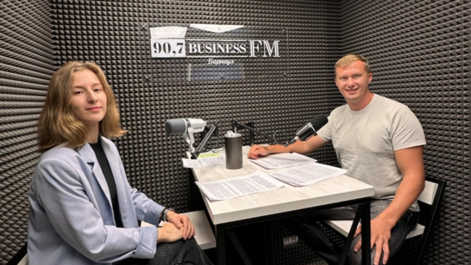 Даниил Абакумов в студии Business FM* Барнаул / Фото: Ирина Прокофьева