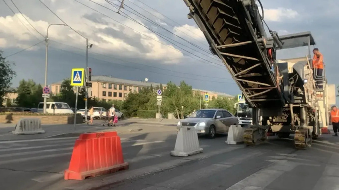 Обновление дорожного полотна на проспекте Ленина / Фото: barnaul.org