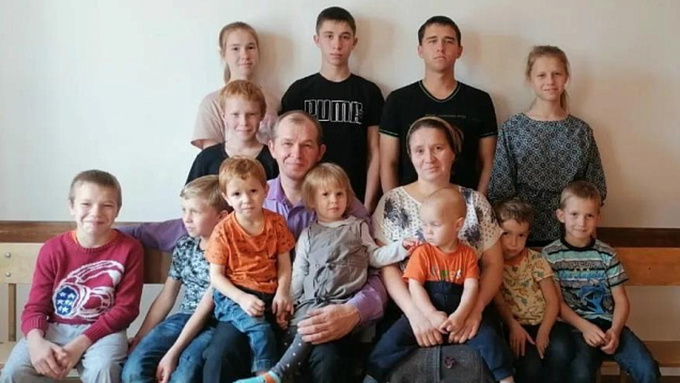 Семья Горбачевых с 12 детьми из Алтайского края / Фото: Минсоцзащиты Алтайского края