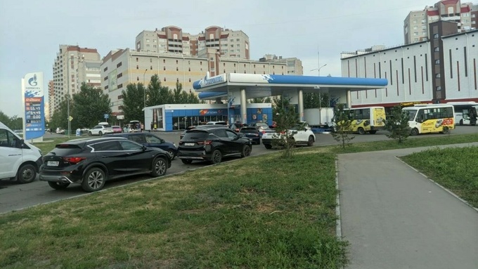 Очередь на АЗС в Барнауле / Фото: amic.ru / Екатерина Смолихина
