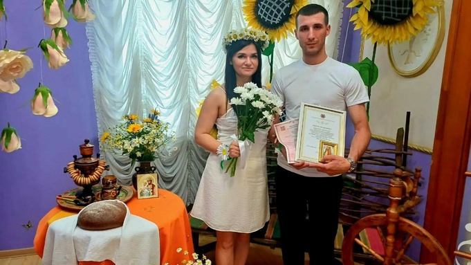 Молодожены на регистрации брака в Барнауле / Фото: Управлении юстиции Алтайского края
