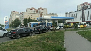Очередь на АЗС / Фото: amic.ru / Екатерина Смолихина 