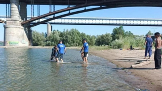 Поиски утонувшего школьника в Оби на заброшенном пляже / Фото: МАСС Новосибирска