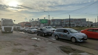 Очередь на АЗС / Фото: amic.ru / Екатерина Смолихина