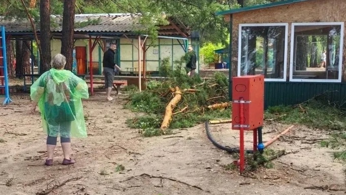 Последствия урагана в летнем лагере 