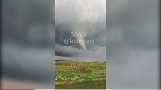 Смерч в Курганской области / Фото: стоп-кадр с видео MAX-канала &laquo;ЧП Курган&raquo;