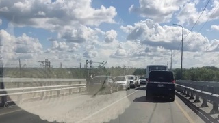 Авария на мосту / Фото: паблик "Инцидент Барнаул"
