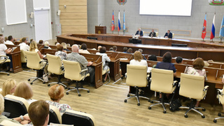 Совещание о подготовке к учебному году / Фото: мэрии Барнаула