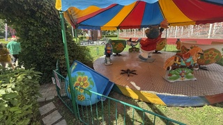 В Барнауле два ребенка пострадали на аттракционе / Фото: СК
