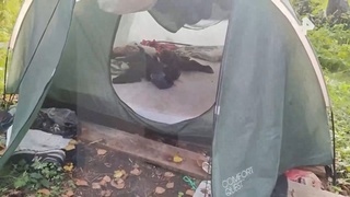 Палатка, в которой погибла туристка / Фото: стоп-кадр с видео РЕН ТВ