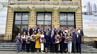 Награжденные жители Барнаула / Фото: barnaul.org