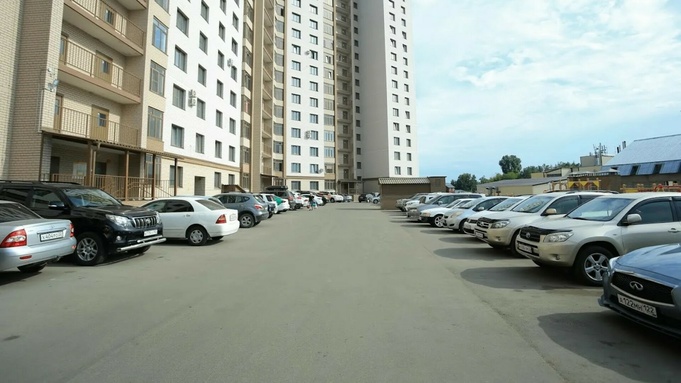 Автомобили на стоянке / Фото: amic.ru