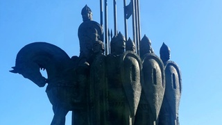 Памятник Александру Невскому в деревне Хотицы Псковской области / Фото: 2ГИС