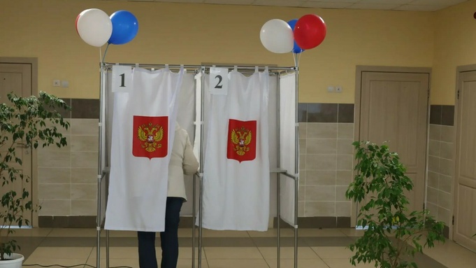 Первые голосующие в Барнауле / Фото: amic.ru / Екатерина Смолихина 
  