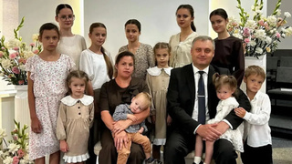 Семья Шмидт из Кулундинского района / Фото: соцсети Виктора Томенко