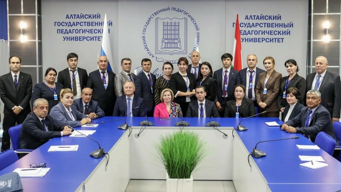 Делегация из Таджикистана / Фото: пресс-служба АлтГПУ