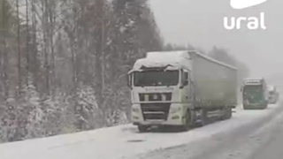 Снег на трассах в Челябинской области / Фото: скриншоты видео