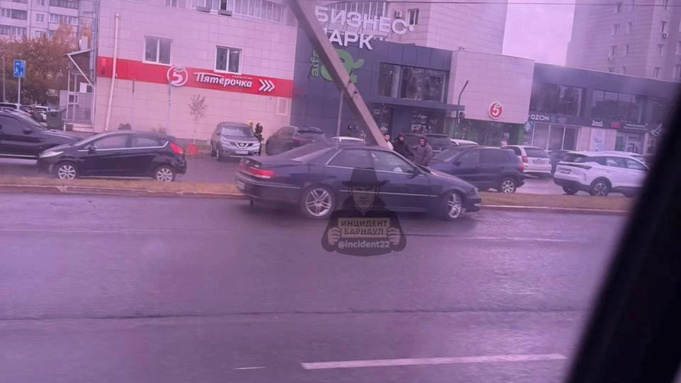ДТП на Павловском тракте / Фото: "Инцидент Барнаул"