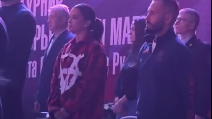 Ксеня Бородина на открытие спортцентра в Рубцовске / Фото: стоп-0кадр с видео анны Кольченко /amic.ru