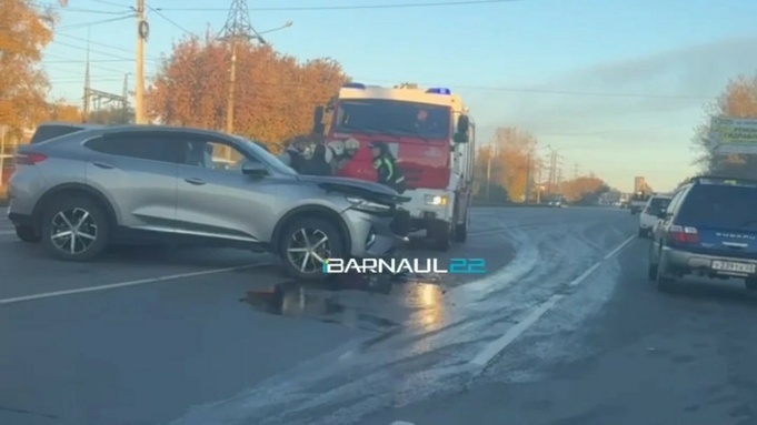 ДТП в Барнауле на пр. Калинина / Фото: скриншот видео