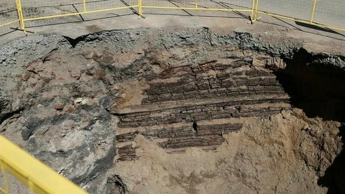 Найденная деревянная постройка в Барнауле / Фото: Екатерина Смолихина / amic.ru